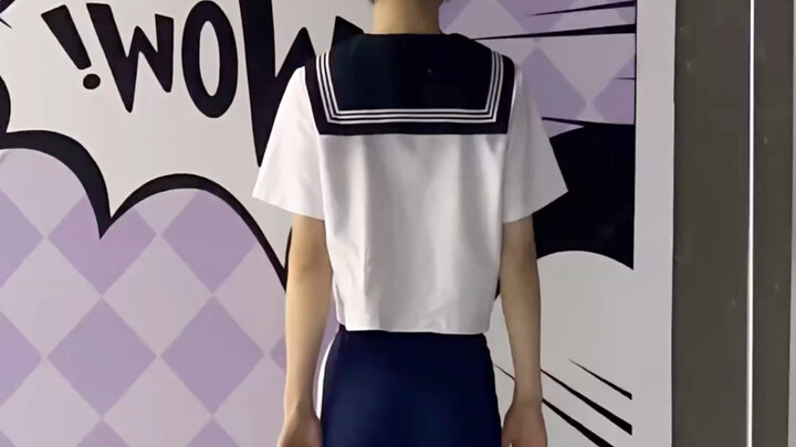 Bisakah tubuh cowok seindah ini? Semua orang di mal ngumpul buat nonton si bocah ganteng bertransfor