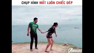 Chụp Hình Mất Luôn Chiếc Dép