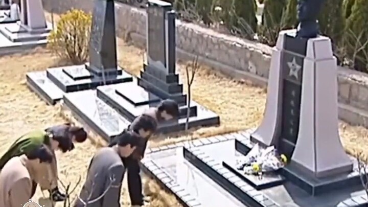 Quá vô lý! Đạo diễn phim tự ý chỉnh sửa bia mộ của người khác mà không được sự đồng ý, gia đình nạn 