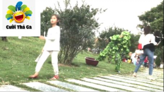 (Phần 3) Giả Làm Cái Cây Chơi Khăm Ở Công Viên :) #Prank