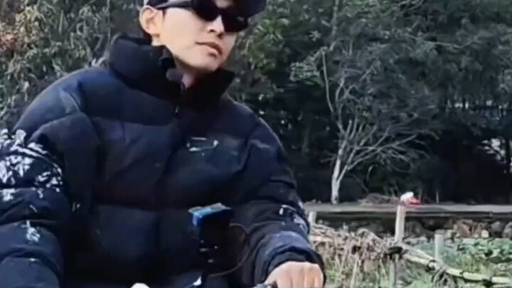 谁懂，小童骑小蓝买菜养活一家子