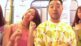 Bạn không thể thoát ra được khi gã đàn ông lực lưỡng xuất hiện với vẻ dễ thương của mình. Trong số c