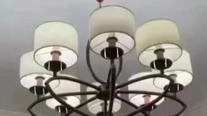 Sebagai seorang ikun, bahkan lampu gantung di rumahku pun bergambar Kun Kun!