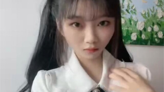 Đoạn phát lại buổi livestream của Cửu Cửu, ngốc nghếch dễ thương