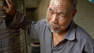 Rumah kakek buta itu tidak mempunyai air untuk diminum. Kami memasang pipa air dan memasang menara a