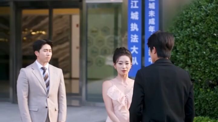 (เต็มเรื่อง) อยากเลิกกับCEOให้เร็วที่สุด นางแบบสาวตกอับแกล้งทำตัวเสเพล CEOดันจับได้แถมรั้งเธอไว้