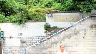 I just wanted to go to the toilet, but I almost climbed a mountain... #8d Magic Mountain City Chongq
