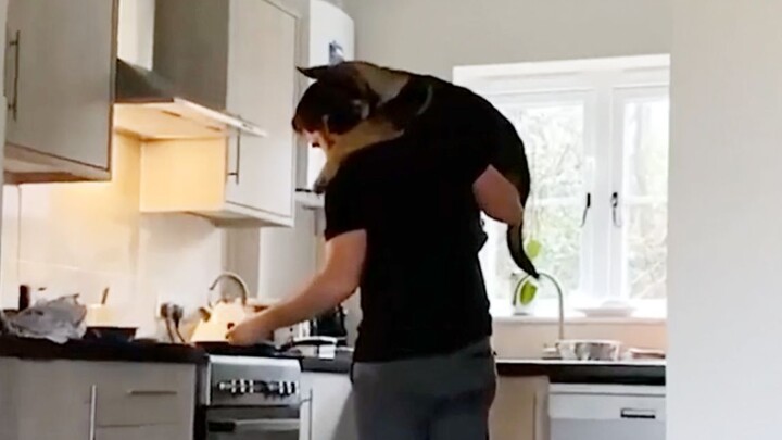 It’s not that I’m clingy, just… like this…