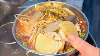 昆明10元一碗的火锅酸辣粉，酸酸辣辣好好吃！