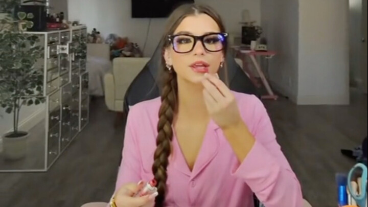 Tái sinh: Tôi là Brooke Monk phiên bản AI