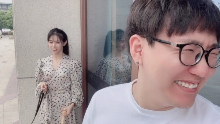 Terpikir untuk membelikan pacar buat hewan peliharaan di rumah sendiri. Tapi sepertinya dia tidak te