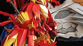 Suzaku Tây Tạng cưỡi trên con bạch mã của Triệu Vân và Ngọc Lan, nói lớn tiếng.