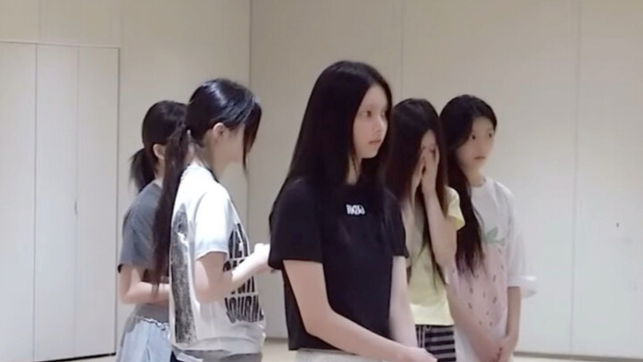 [Kamera Tersembunyi] Ruang Latihan ILLIT Dikritik Keras oleh Guru hingga Rekaman Harus Dihentikan...