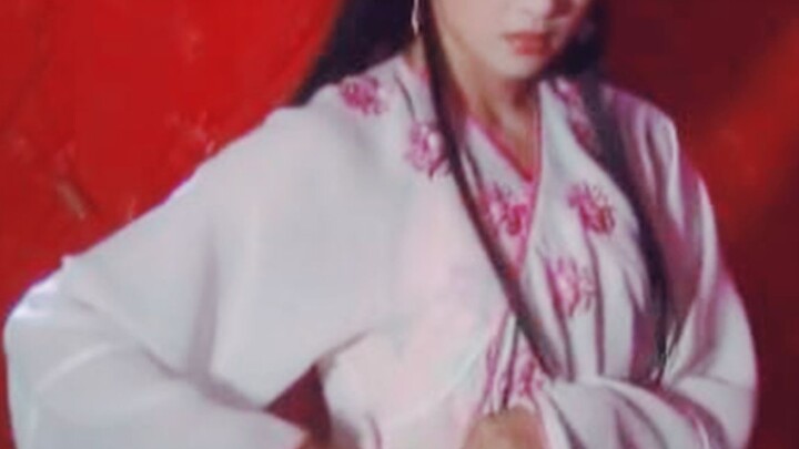 الضحك، هل حقاً أداء بعض الممثلين المحترفين أقل حتى من مصفف شعر احترف المهنة بشكل عرضي؟！