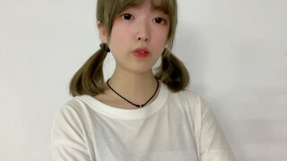 طفل كبير جدًا في عيني سيدة الإنترنت الأنيقة