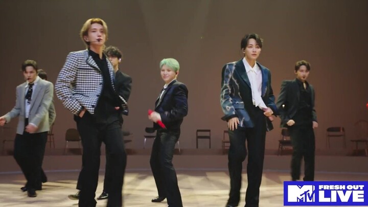 【بث مباشر】فيديو أداء فرقة SEVENTEEN الرائع "Darl+ing" متوفر الآن! فرقة SEVENTEEN تؤدي أغنية "Darl+in