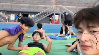 成都霸道教官omega和他的Alpha娇弱学员~