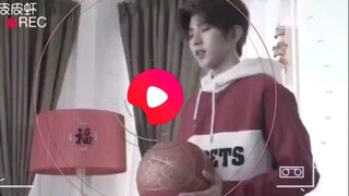 你们别黑蔡徐坤了，这才是他打篮球的真正实力
