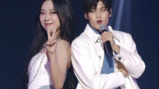 李泳知+Sohee Small girl 颁奖典礼舞台