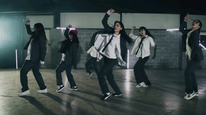 Tarian cover EXO versi perempuan 2022 - 'Growl' / Lee Young-ji & Choi Yoo-jung & Lee Chae-yeon & Ha 