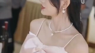 คุณหนูมหาเศรษฐีปกปิดฐานะ โดนแฟนเก่าดูถูกว่าบ้าน จน พอรู้ว่ารวย แฟนก่าถึงกับอึ้งจนพูดไม่ออก