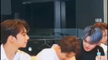 煎包：被克拉der说没穿裤子，丢死人了呜呜呜...