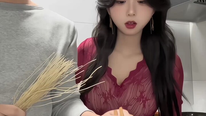 ماذا ستفعل بدوني؟ تأكل كل يوم أطعمة خفيفة جدًا!