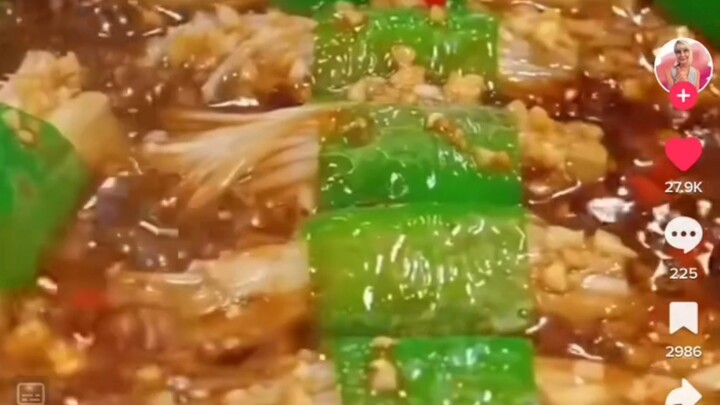 [TikTok] Foreigners follow Chinese short videos to make Chinese cuisine—pretty impressive!
