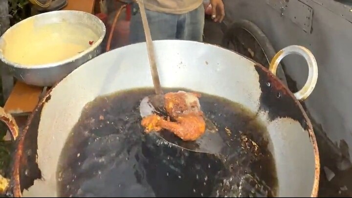 ঘুগনি খেতে বাড়ি চলে যায়