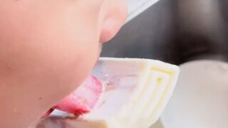 钟薛高粘人事件