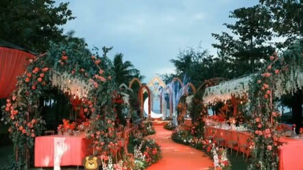 Makan malam berwarna oranye untuk pernikahan ini disiapkan oleh Yu Wei tanpa sepengetahuan Wei Chen.