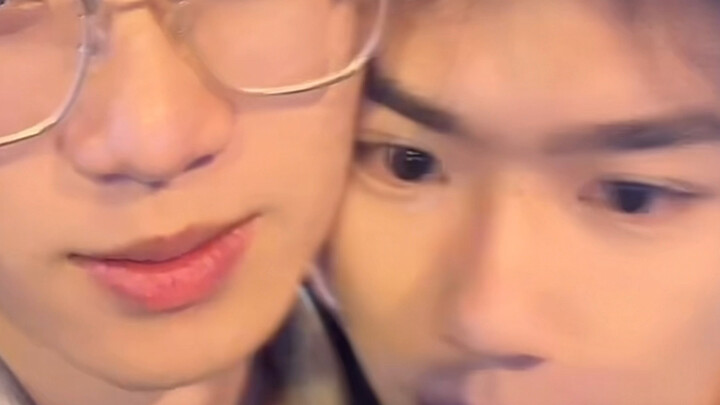 【Jiang & Hu】‖ May 19 Super Sweet Livestream | Cuddling and kissing—when he tears off his gloves, it’