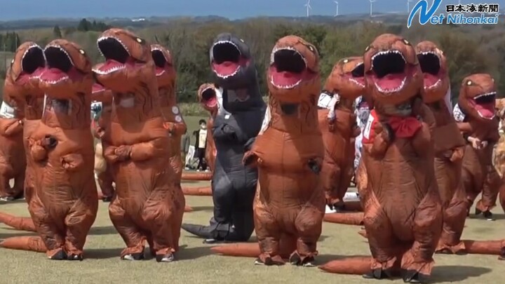 【Tingkah Lucu Manusia】Lomba Lari Dinosaurus Tyrannosaurus di Prefektur Tottori