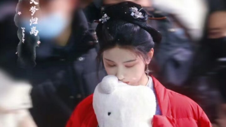 ใครว่าความรู้สึกเหม่อลอยของเฉินตูหลิงเกิดจากที่เธอไม่ค่อยได้นอน ต้องอดตาโตทุกคืน? ตอนนี้แค่เห็นปุ๊ยๆ