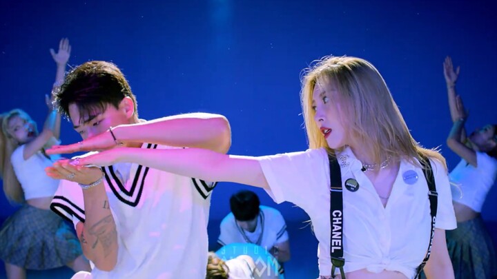 [Chocolate Milk] Sunmi’s new song “You Can’t Sit With Us” dance video: The sugar is here—big brother