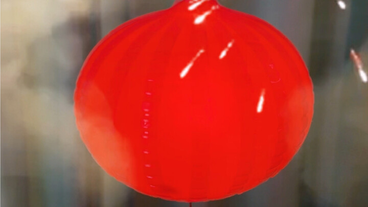 Jangan membuang botol air mineralnya. Gunakan itu dan balon untuk membuat lentera Tahun Baru yang se