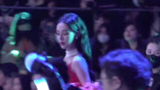 ดิลมูรัต ดิลราบาปรากฏตัวบน Weibo ในตอนกลางคืน และเทพเจ้าแห่งความงามก็มาถึงเหตุการณ์ฉลามแสนสวย