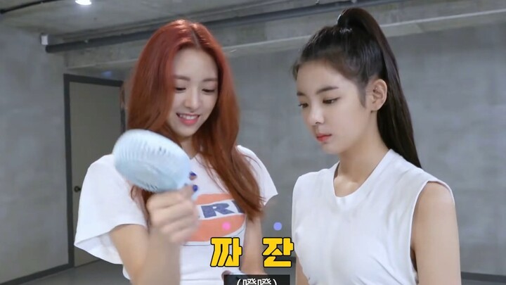 ITZY的练习室花絮DALLA DALLA。真的是很累的舞！为小姐姐们打call~~