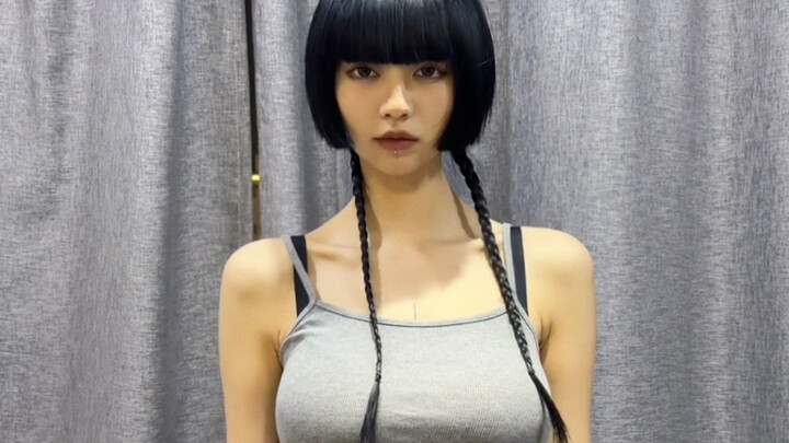 Seperti apa rupa model dengan tinggi 181 cm dan berat 48 kg yang memakai cup E 34?