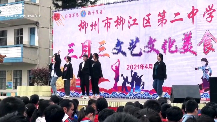 الأخت جميلة جدًا، لكنها ليست لي