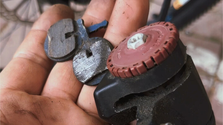 احتياطات استخدام فرامل الدراجة!