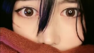 Adik perempuan di TikTok bercosplay sebagai Mikasa