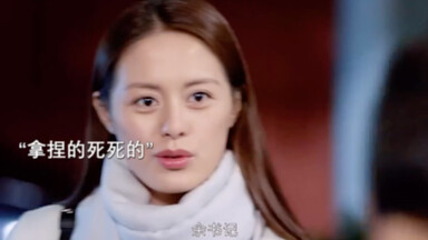 هل تنجح معك حيلة الجمال هذه؟ من الذي يستطيع أن يقاومها؟ بعد المشاهدة، الأمر مذهل تمامًا!