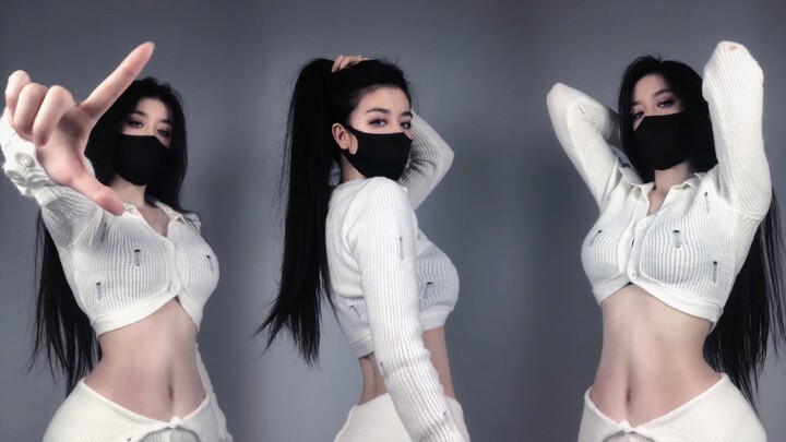 Sebenarnya aku tipe yang makin dilihat makin menarik, coba deh lihat beberapa kali!