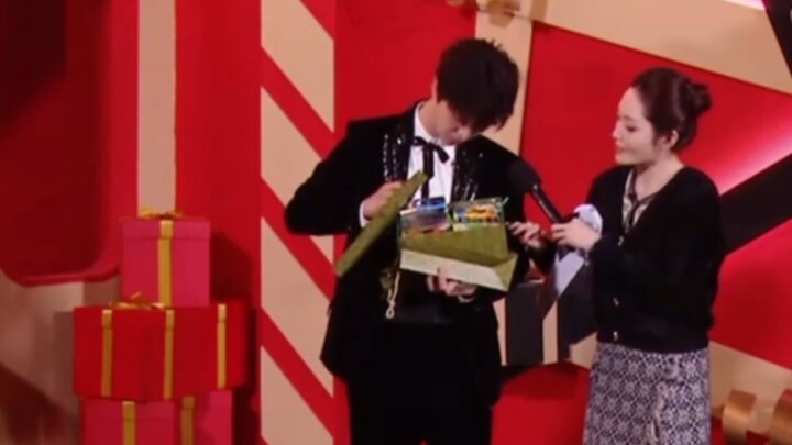 "لأنني من أعضاء 'إي أو لين'!" هذه الجملة تزداد قيمةً يومًا بعد يومٍ!