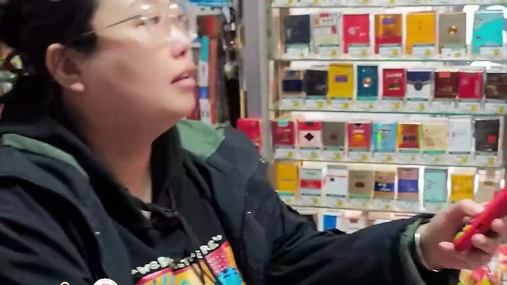 I’m laughing my head off—this guy pranked his older sister, and she’s been racking her brain all nig