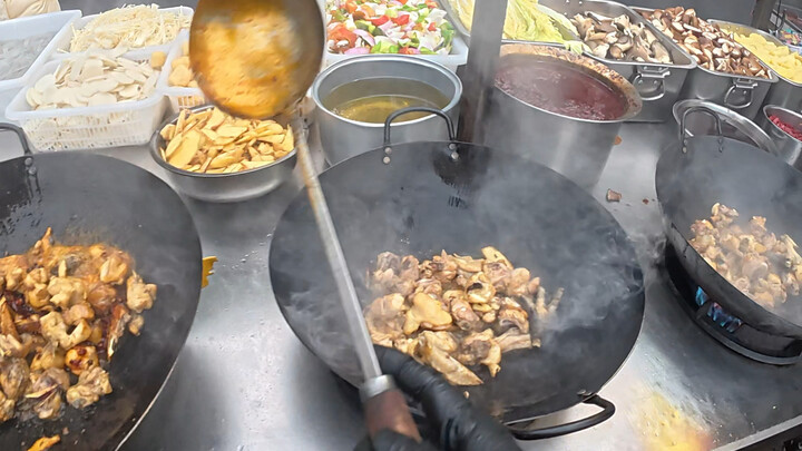 Freshly Stir-Fried Chicken Only—You Can See the Freshness!