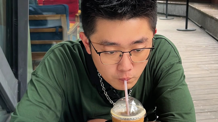 المحادثة مع الغرباء مجرد كذبة منك