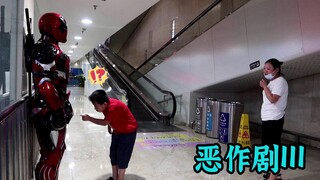 当我伪装成“机器人”后 路人的反应会如何 【恶作剧挑战111】