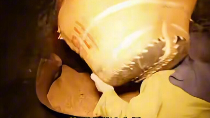 No wonder ancient concubines felt bitingly cold when they walked on the ground without shoes.